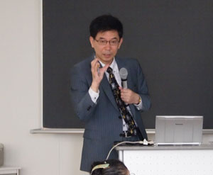 髙橋　雅英 教授　（大学院医学系研究科長・医学部長）