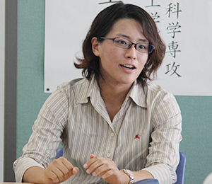 森林・環境資源科学専攻（木材工学） 小島 瑛里奈 氏