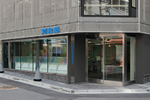 1F 西館入口