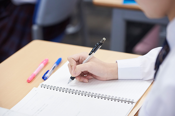 英語は自由英作文を短時間で仕上げられるかが重要