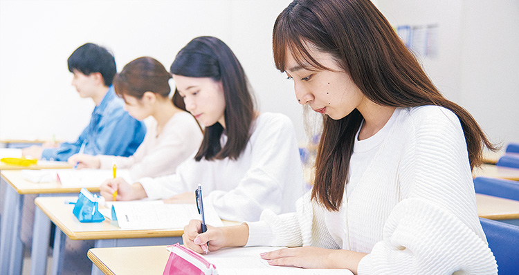 多彩な演習と採点・添削指導で実戦力を身につける！実戦演習タイム