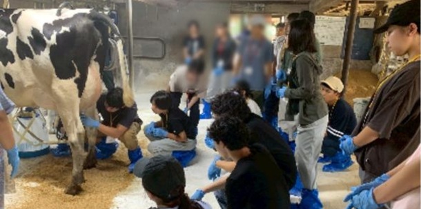 食と農_搾乳体験