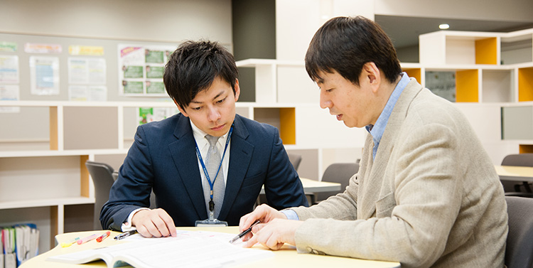 学習プランナーと個別指導員の様子